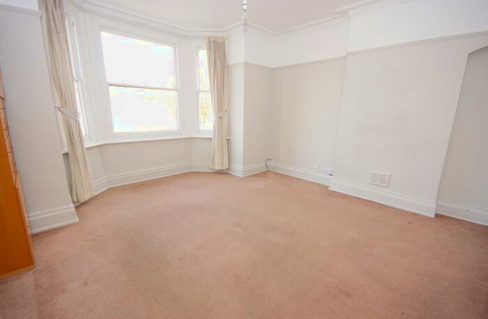 1 Bedroom Flat To Rent In Long Lane, Finchley, N3
