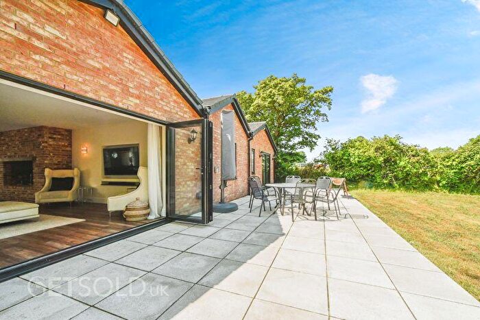 5 Bedroom Bungalow For Sale In Stone Lane, Lydiard Millicent, SN5