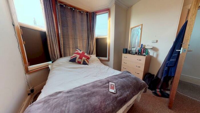 6 Bedroom End Of Terrace House To Rent In Royal Park Avenue, Hyde Park, Leeds, LS6