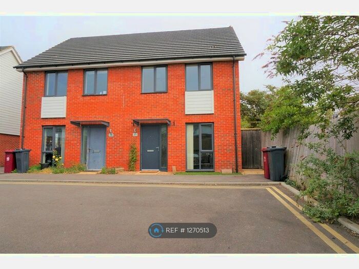 3 Bedroom Semi-Detached House To Rent In Alexander Turner Close, Reading, RG1