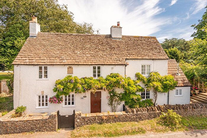 4 Bedroom Detached House For Sale In The Street, Hullavington, SN14