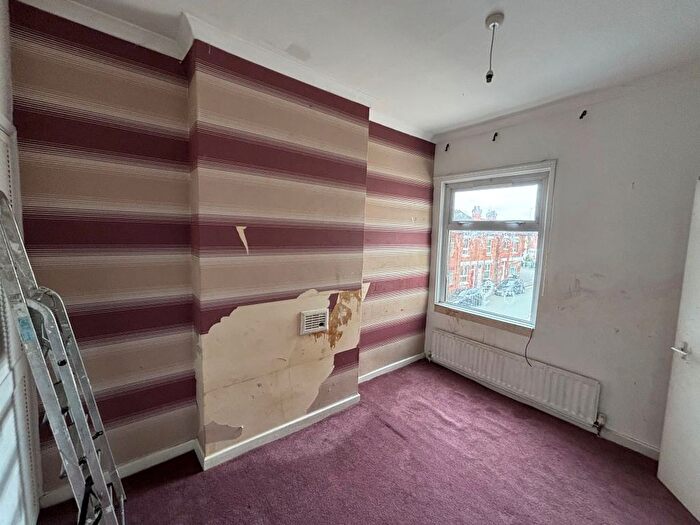 2 Bedroom End Of Terrace House For Sale In Broad Street, Coventry, West Midlands, CV6
