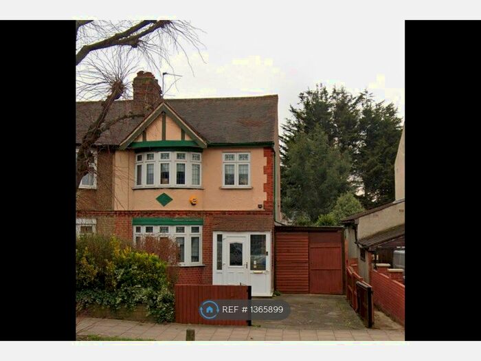 3 Bedroom End Of Terrace House To Rent In Rush Green Road, Romford, RM7