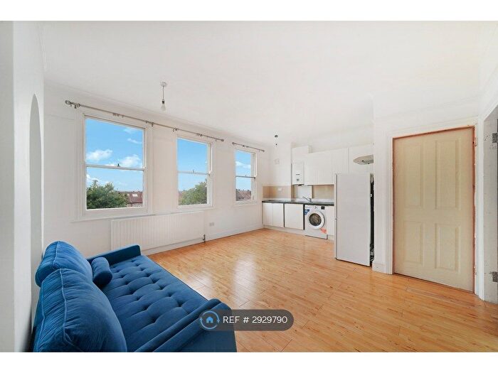 2 Bedroom Flat To Rent In Woodstock Road, London, E17