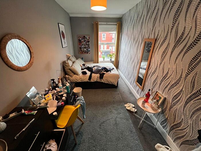 1 Bedroom Detached House To Rent In Brudenell Road, Hyde Park, Leeds, West Yorkshire, LS6