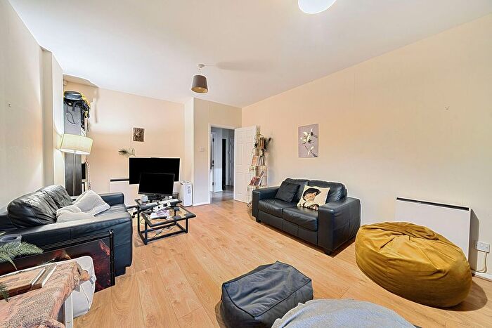 1 Bedroom Flat To Rent In Bridge View Court, London, SE1