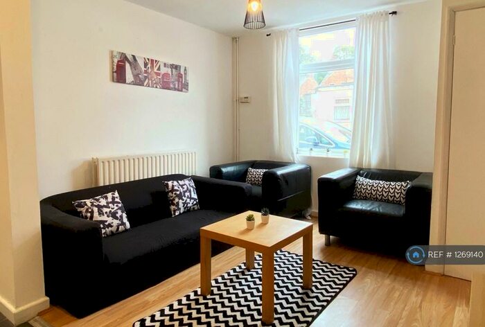 2 Bedroom Flat To Rent In Leicester, Leicester, LE3