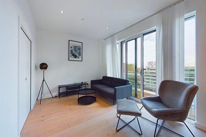 1 Bedroom Flat To Rent In Park View, London, TW8