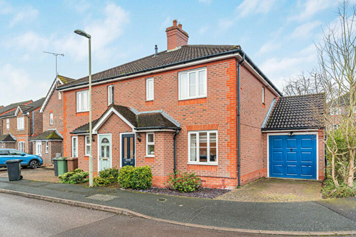 3 Bedroom Semi Detached House For Sale In Tarret Burn, Didcot, OX11