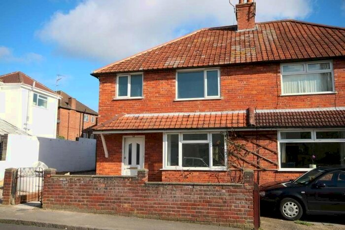 3 Bedroom Semi-Detached House To Rent In Kings Road, Aldershot, GU11