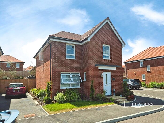 4 Bedroom Detached House To Rent In Dennis Way, Eastbourne, East Sussex, BN22
