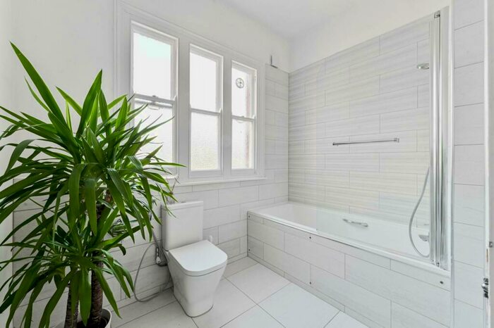 2 Bedroom Flat To Rent In Glebe Road, Hornsey, London, N8