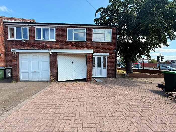 3 Bedroom Semi-Detached House To Rent In St. Pauls Drive, Tipton, DY4