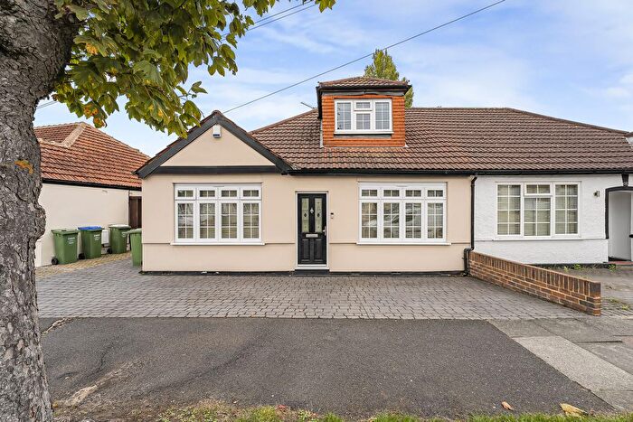 4 Bedroom Semi-detached Bungalow For Sale In Woodlands Avenue, Sidcup, DA15