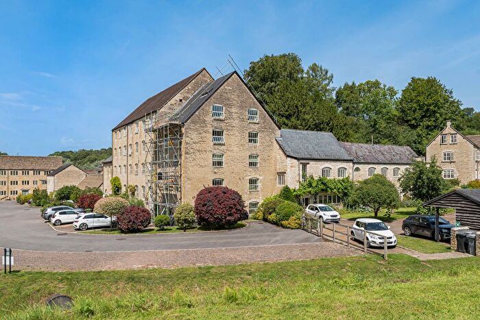 3 Bedroom Flat For Sale In Longfords Mill, Stroud, GL6