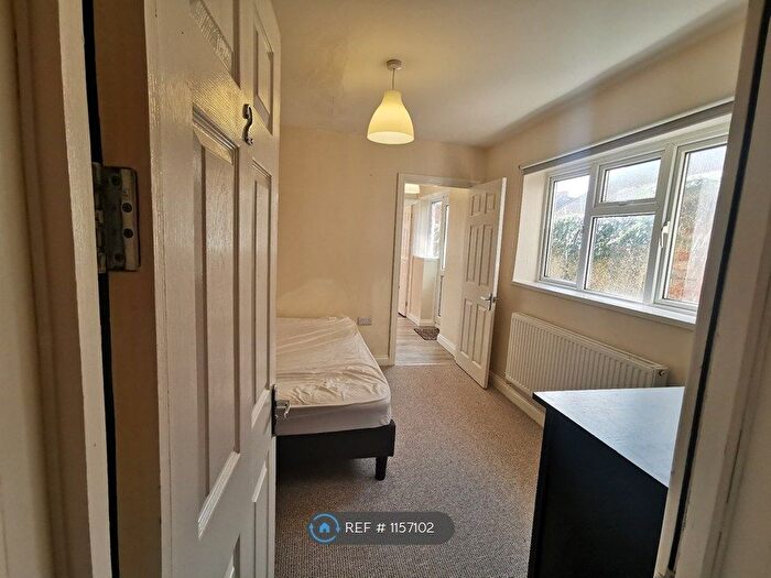 1 Bedroom Flat To Rent In County Rd, Swindon, SN1