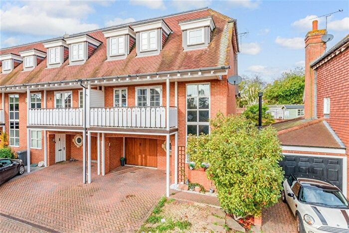 3 Bedroom End Terrace House For Sale In Southbank, Hextable, Swanley, Kent, BR8