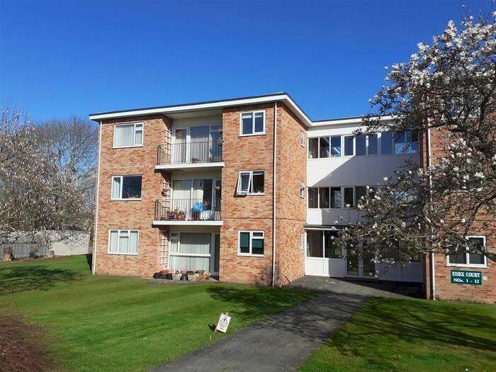 2 Bedroom Flat To Rent In Essex Drive, Taunton, TA1