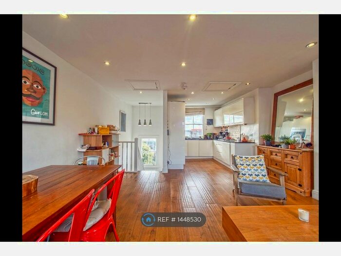 2 Bedroom Maisonette To Rent In Chalk Farm, London, NW5