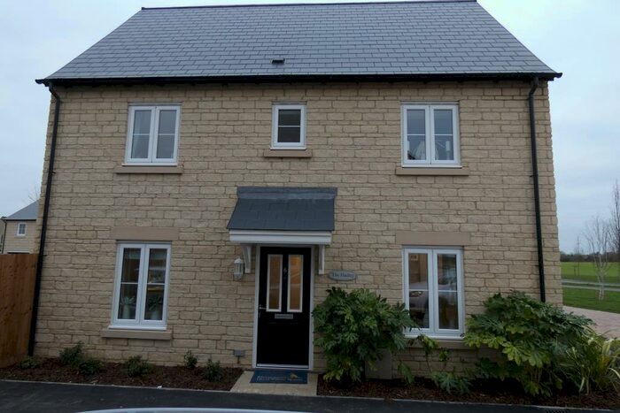 3 Bedroom Semi-Detached House To Rent In Empire Drive, Carterton, Oxon, OX18