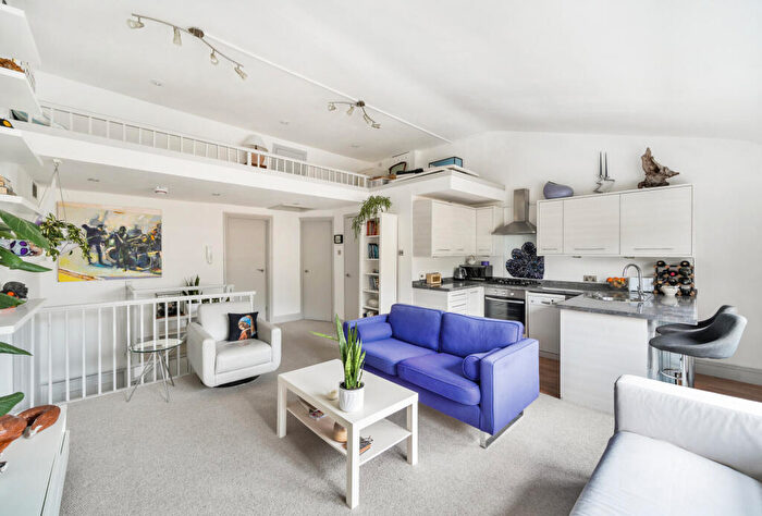 2 Bedroom Apartment For Sale In Dorchester Street, Bath, BA1