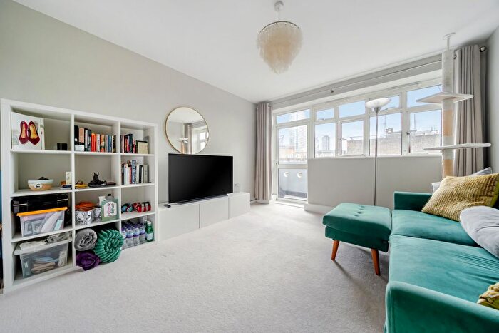 2 Bedroom Flat For Sale In Scovell Road, Southwark, London, SE1