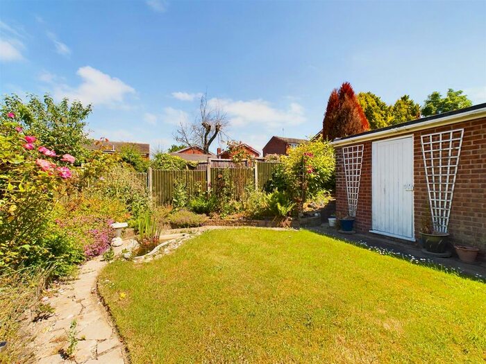 2 Bedroom Detached Bungalow For Sale In Stanmore Gardens, Arnold, Nottingham, NG5