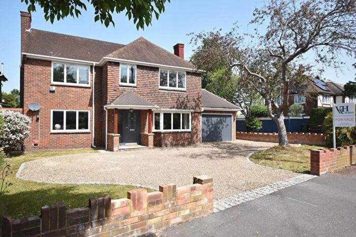 4 Bedroom Detached House For Sale In High View, Cheam, SM2