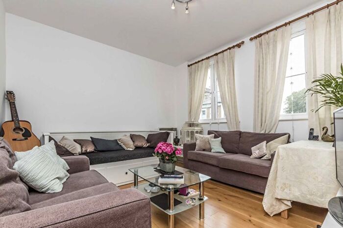 2 Bedroom Flat To Rent In St. John's Hill, London, SW11