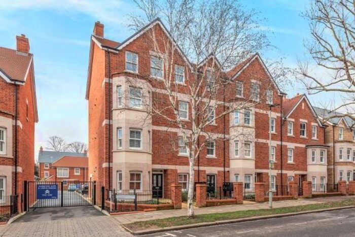 2 Bedroom Flat For Sale In De Montfort Place, Bedford, MK40