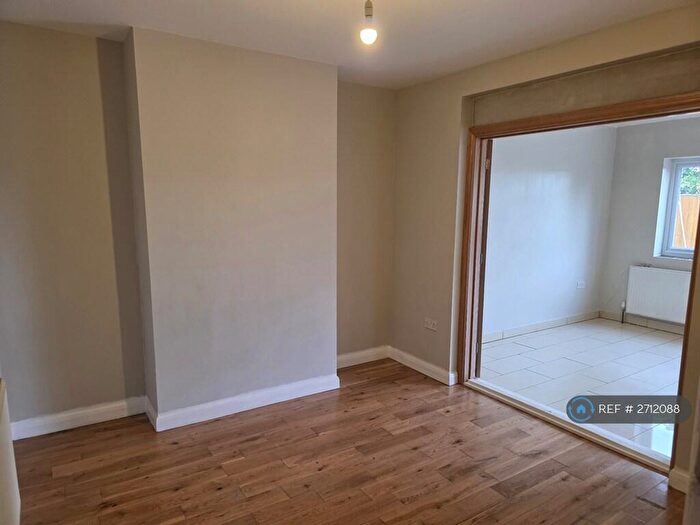 4 Bedroom Terraced House To Rent In Rushden Gardens, Ilford, IG5