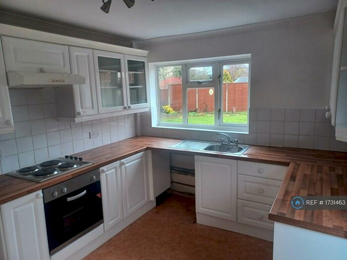 2 Bedroom Bungalow To Rent In The Henrys, Thatcham, RG18