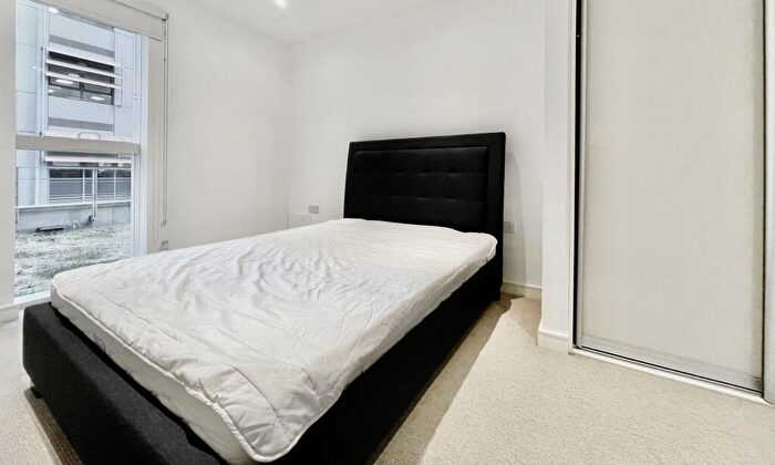 1 Bedroom Apartment To Rent In Saffron Central Square, Pinnacle Apartments, CR0