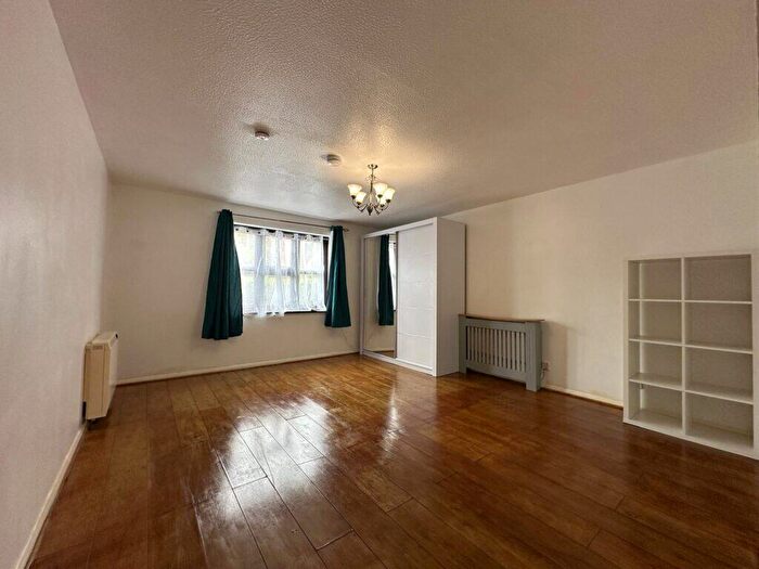 2 Bedroom Flat To Rent In Bedroom Flat – Portland Road, Seven Sisters, N15