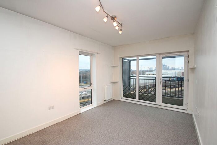 2 Bedroom Flat To Rent In Watson Place, London, SE25