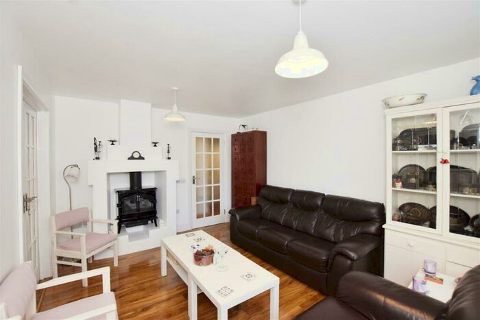 2 Bedroom Flat To Rent In Crawford Avenue, Wembley, HA0