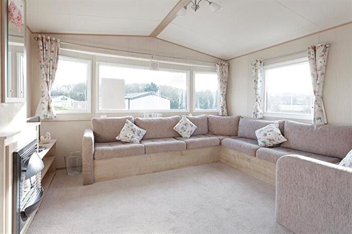 3 Bedroom Mobile/park Home For Sale In Hillway Road, Bembridge, PO35