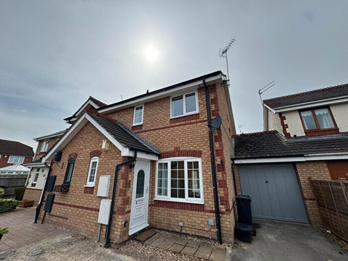 3 Bedroom Semi-Detached House To Rent In Pheasant Close, Covingham, Swindon, SN3