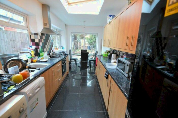 6 Bedroom Terraced House To Rent In Warwards Lane, Selly Oak, B29
