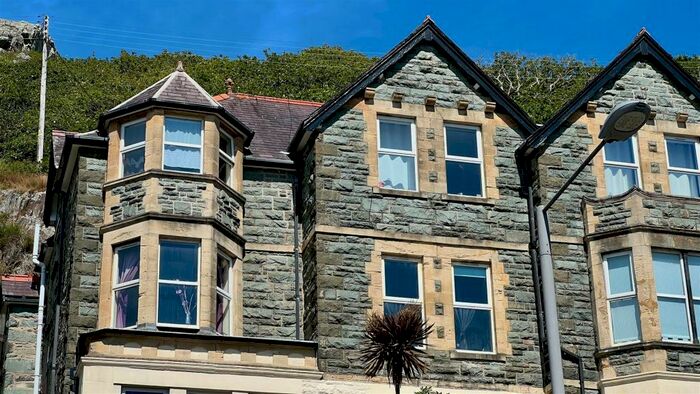 1 Bedroom Apartment For Sale In Hendre Hall, Barmouth, LL42
