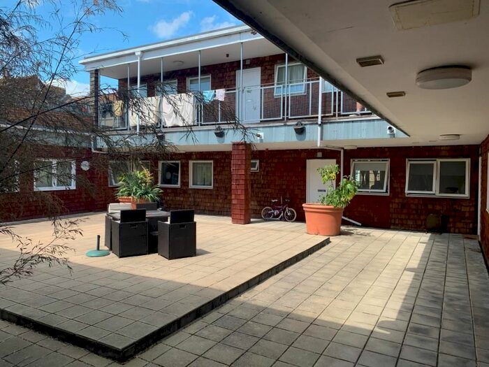 2 Bedroom Flat To Rent In Maidenhead, Berkshire, SL6