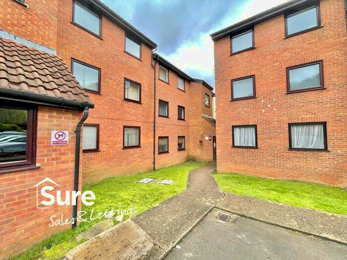 1 Bedroom Apartment To Rent In Valley Green, Hemel Hempstead, Hertfordshire, HP2
