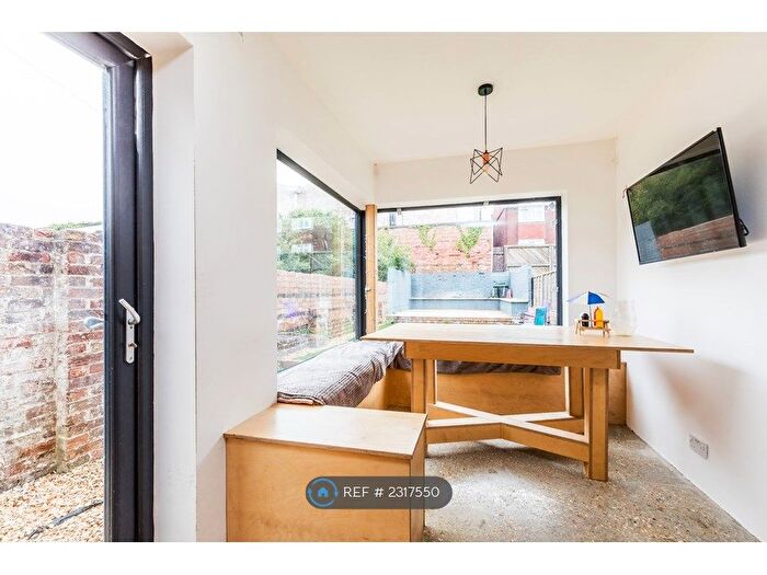6 Bedroom Terraced House To Rent In Brompton Road, Southsea, PO4