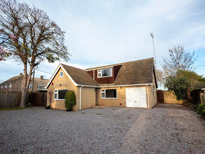 4 Bedroom Bungalow To Rent In Kings Lane, Longcot, SN7