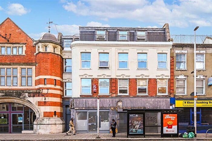 2 Bedroom Flat To Rent In Wandsworth Road, Vauxhall, SW8
