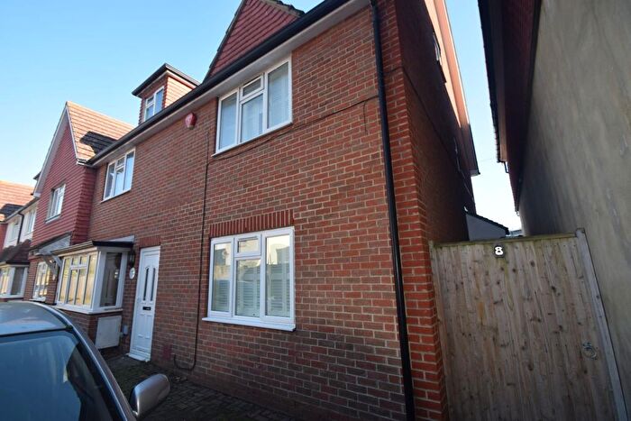 3 Bedroom Town House To Rent In Commercial Road, Eastbourne, BN21