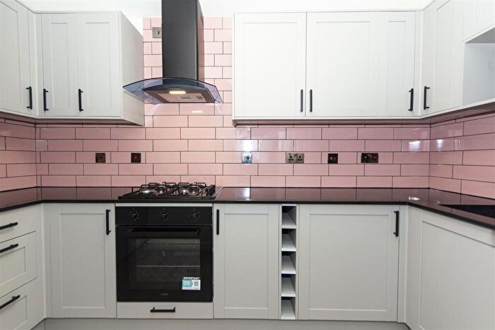 2 Bedroom Flat To Rent In Falcon Road, Clapham Junction, SW11