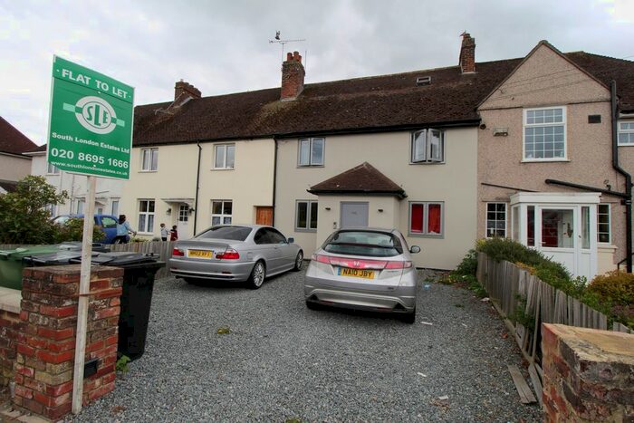 Studio To Rent In Greenway, Bromley, BR2