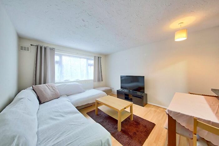 1 Bedroom Flat To Rent In Leigham Close, Streatham Hill, SW16