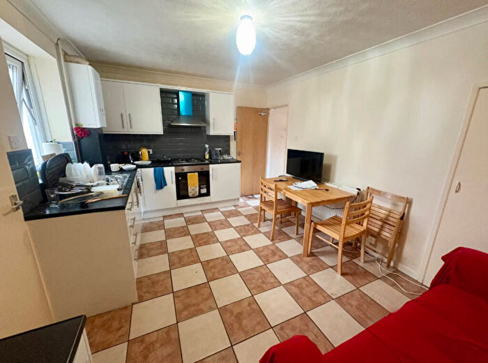 3 Bedroom Detached House To Rent In Portswood Road, Southampton, SO17